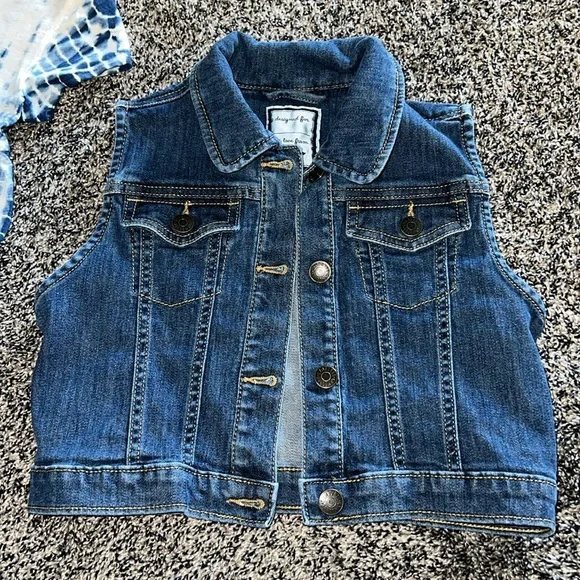 Girls 7/8 bundle tie dye dress•denim vest•grey top - Picture 4 of 7